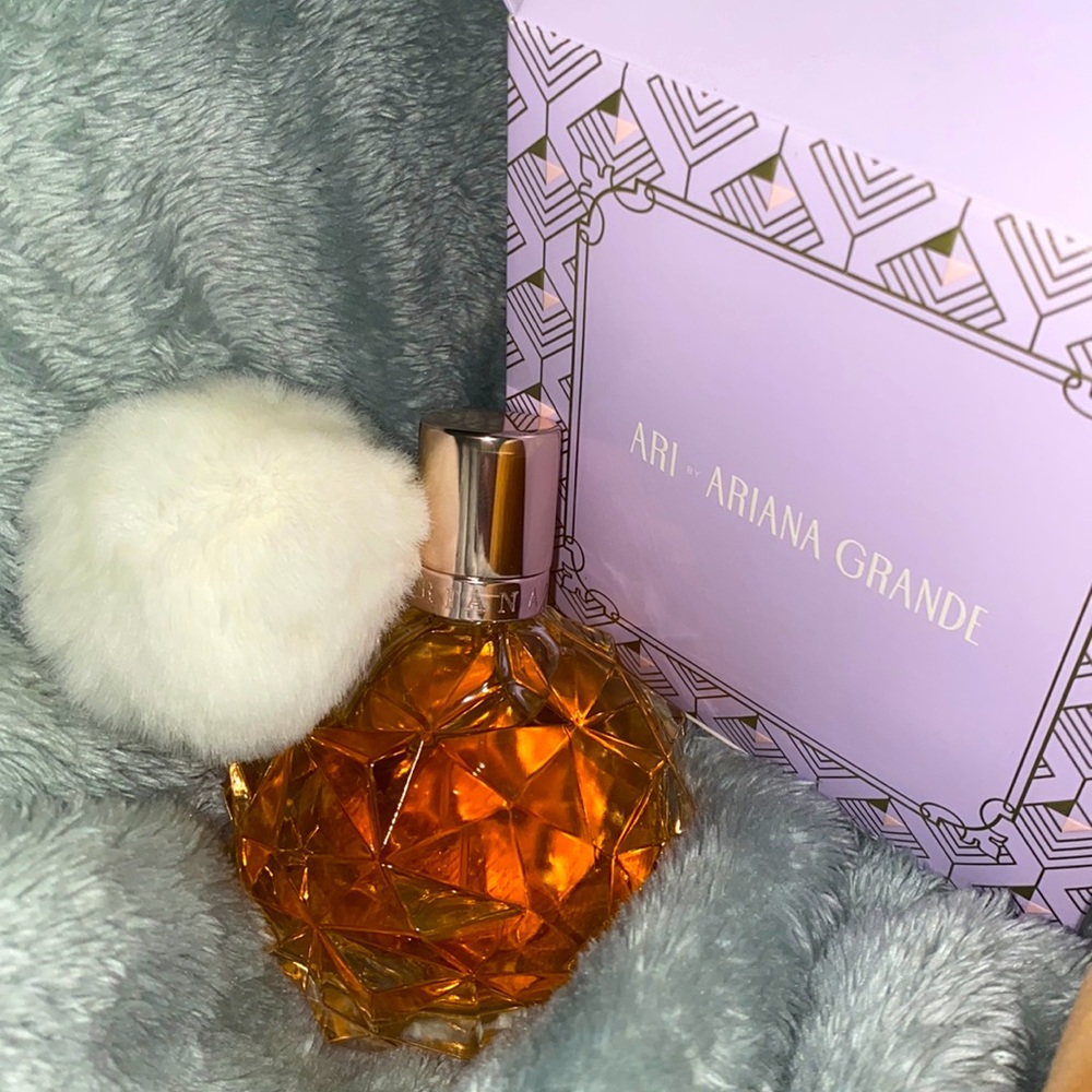 Ari perfume by Ariana Grande 3.4 FL OZ (BRAND NEW NEVER USED)